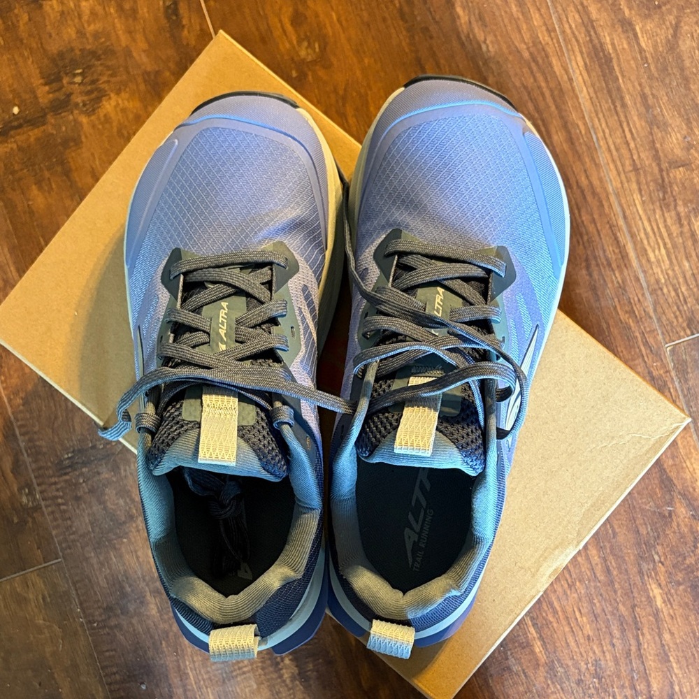 Altra Lone Peak 9 Trail Shoe - Lavender and Gray - Picture 4 of 4